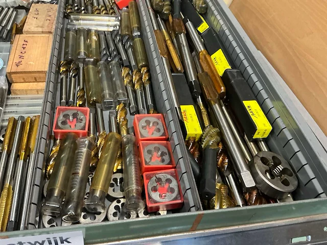 Assortiment draadsnijtappen en kussens - afbeelding 2 van  5