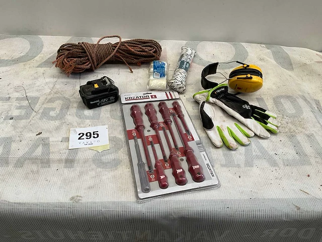 Assortiment gereedschap & accessoires - afbeelding 1 van  2