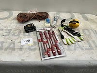 Assortiment gereedschap & accessoires - afbeelding 1 van  2
