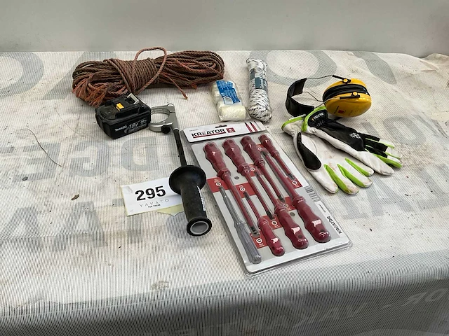 Assortiment gereedschap & accessoires - afbeelding 2 van  2