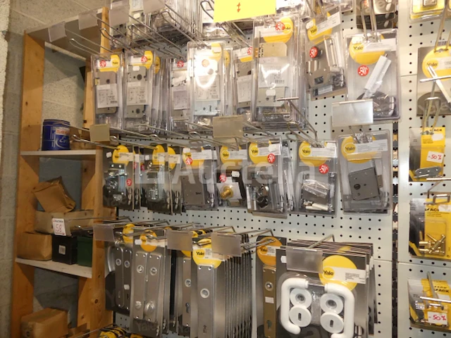 Assortiment hardware, sloten, hangsloten, enz... - afbeelding 5 van  17