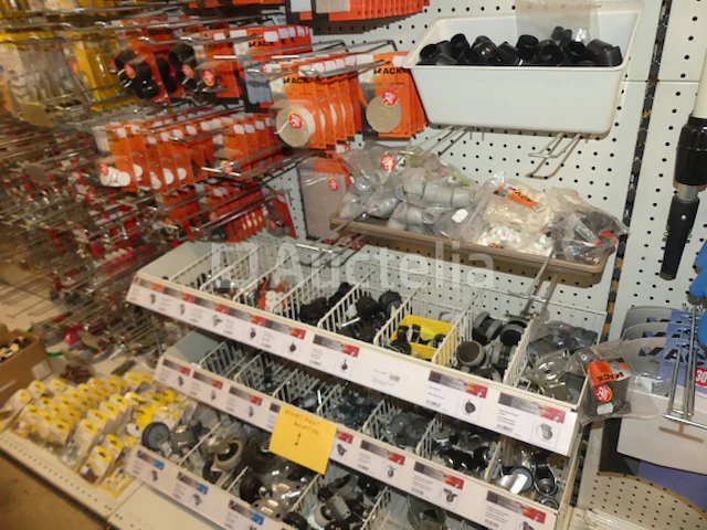 Assortiment hardware, sloten, hangsloten, enz... - afbeelding 1 van  17