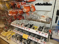 Assortiment hardware, sloten, hangsloten, enz... - afbeelding 1 van  17