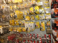 Assortiment hardware, sloten, hangsloten, enz... - afbeelding 15 van  17