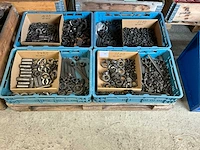 Assortiment tussenringen, sleutels en kruismoeren - afbeelding 1 van  6