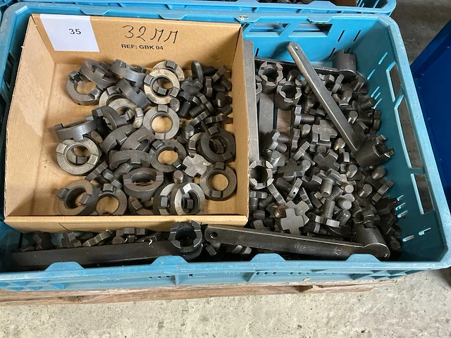 Assortiment tussenringen, sleutels en kruismoeren - afbeelding 2 van  6