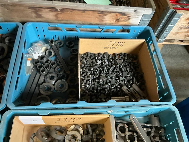 Assortiment tussenringen, sleutels en kruismoeren - afbeelding 3 van  6