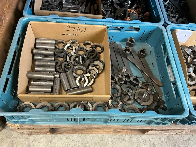 Assortiment tussenringen, sleutels en kruismoeren - afbeelding 4 van  6