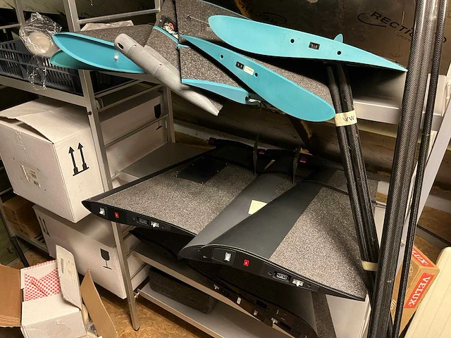 Assortiment van fpv drones en andere drone / modelbouw toebehoren - afbeelding 3 van  12
