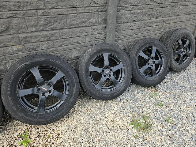 Assortiment velgen banden wielen (marge) - afbeelding 1 van  1