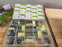 Assortiment vijzen, moeren, pluggen en ijzerwaren - afbeelding 14 van  17