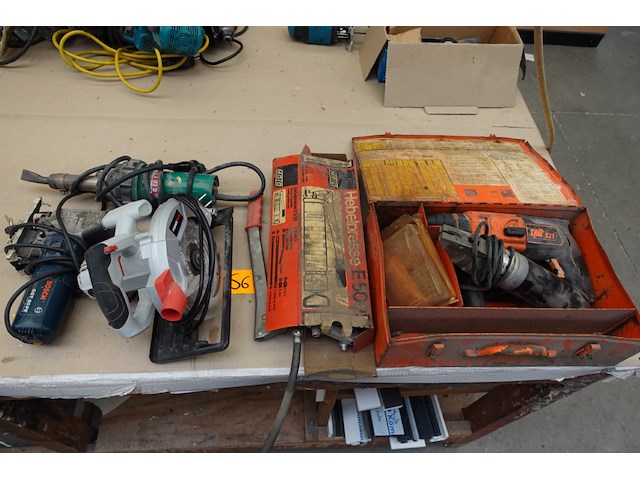 Assortiment werkmateriaal - afbeelding 1 van  7