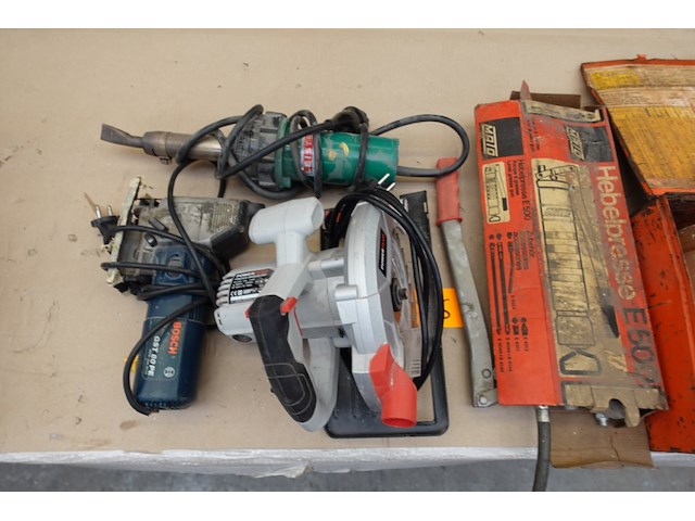 Assortiment werkmateriaal - afbeelding 2 van  7