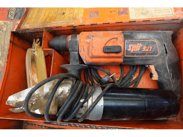 Assortiment werkmateriaal - afbeelding 6 van  7