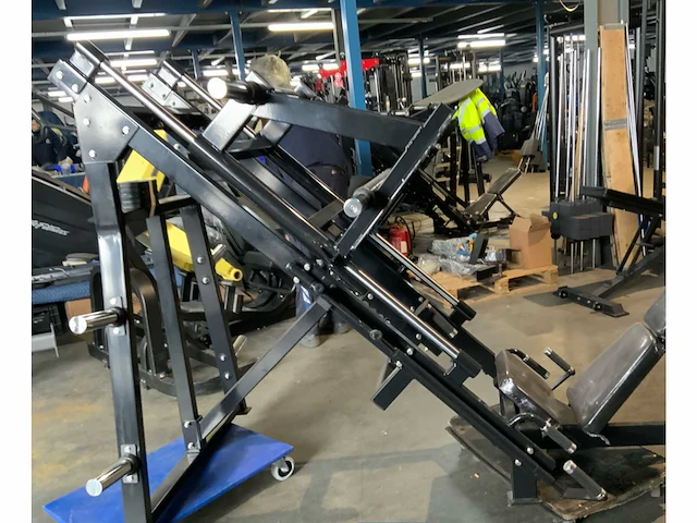 Athletic performance black line 45 graden legpress krachtstation - afbeelding 2 van  4
