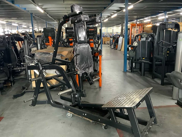 Athletic performance hack squat new krachtstation - afbeelding 2 van  6