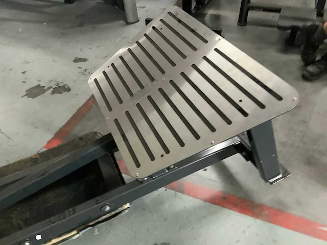 Athletic performance hack squat new krachtstation - afbeelding 5 van  6