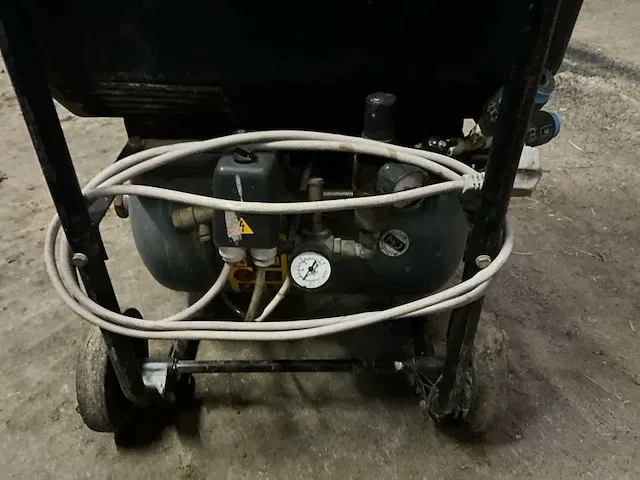 Atlas-copco luchtcompressor - afbeelding 5 van  8