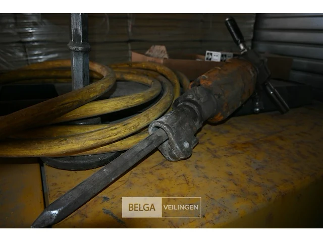 Atlas copco mobiele compressor met machines - afbeelding 5 van  14