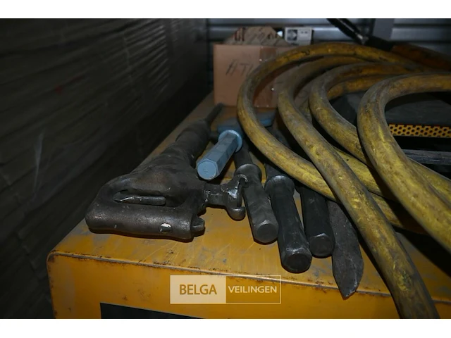 Atlas copco mobiele compressor met machines - afbeelding 6 van  14