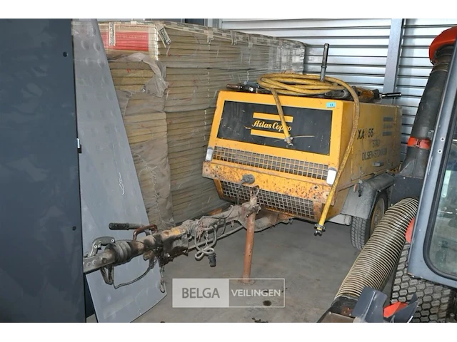 Atlas copco mobiele compressor met machines - afbeelding 1 van  14