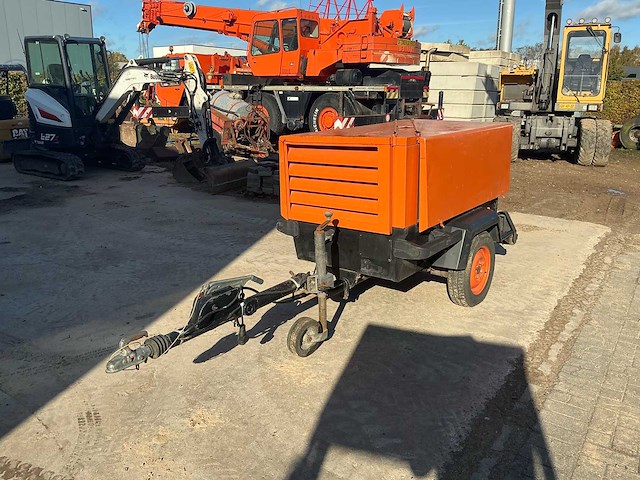 Atlas copco xas 46 / xahs 36 deutz f2m 1011 mobiele schroefcompressor - afbeelding 1 van  20