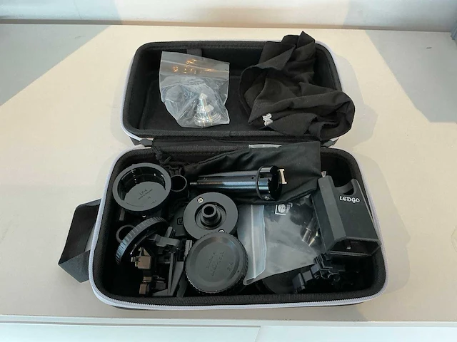 Atomos opbergtas met diverse accessoires - afbeelding 1 van  5