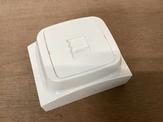 Attema k40 wandcontactdoos rj45 (300x) - afbeelding 3 van  4