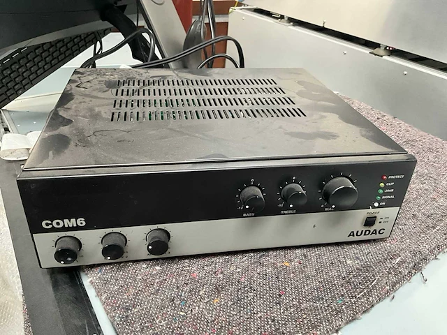 Audac com6 amplifier - afbeelding 1 van  5