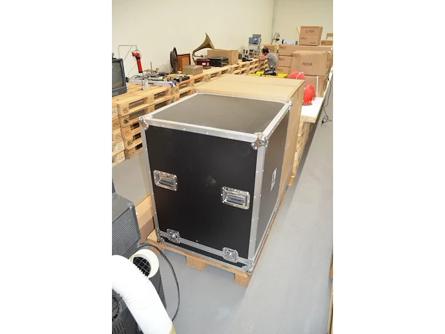 Audac flightcase afm. 97x72x72 cm nieuw in doos - afbeelding 3 van  4