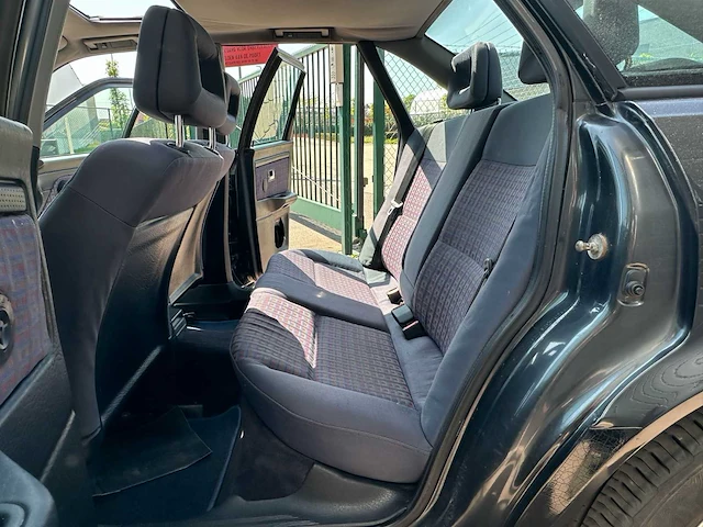 Audi - sedan - 80 - 2.0 benz. automaat personenauto - afbeelding 3 van  15