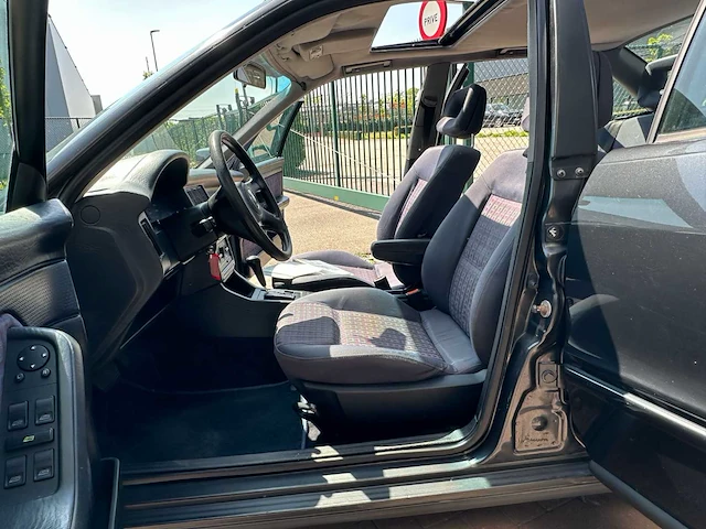 Audi - sedan - 80 - 2.0 benz. automaat personenauto - afbeelding 15 van  15