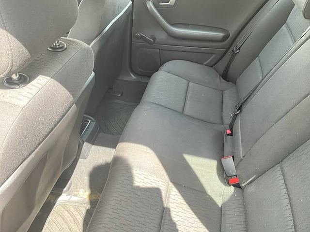 Audi a4 - 2005 - afbeelding 10 van  30