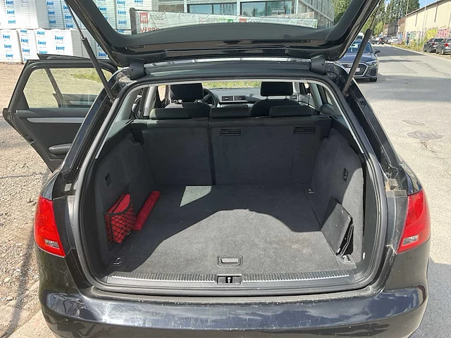 Audi a4 - 2005 - afbeelding 13 van  30
