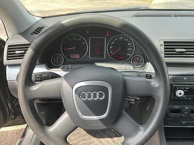 Audi a4 - 2005 - afbeelding 15 van  30