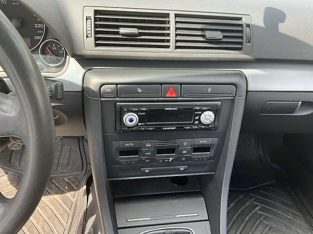 Audi a4 - 2005 - afbeelding 16 van  30