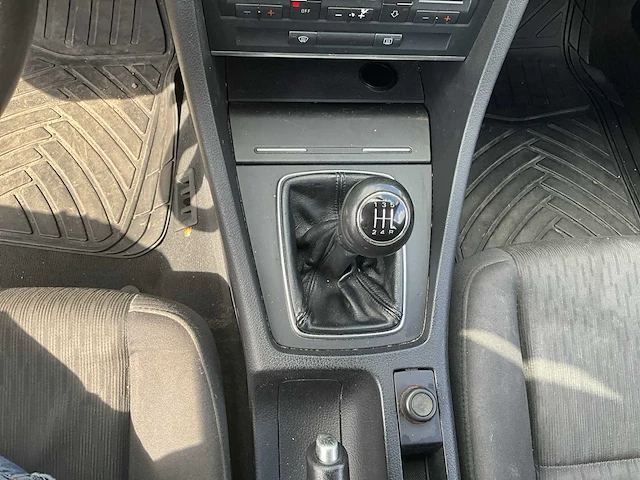 Audi a4 - 2005 - afbeelding 17 van  30