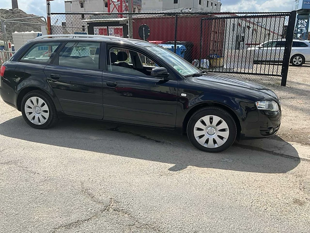 Audi a4 - 2005 - afbeelding 26 van  30