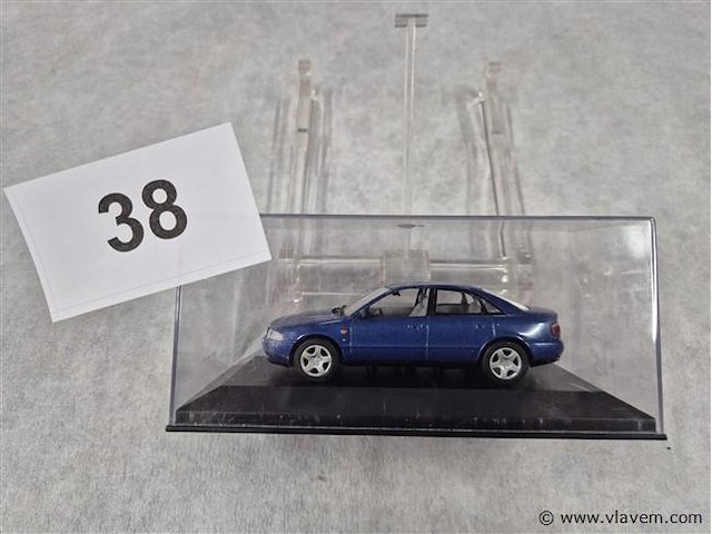 Audi a4 sedan - afbeelding 1 van  3