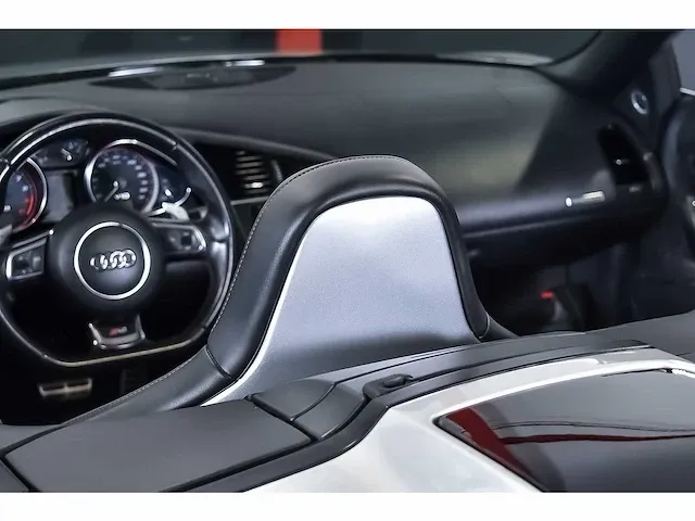 Audi r8 convertible 5,2l v10 fsi - 2015 - afbeelding 52 van  88