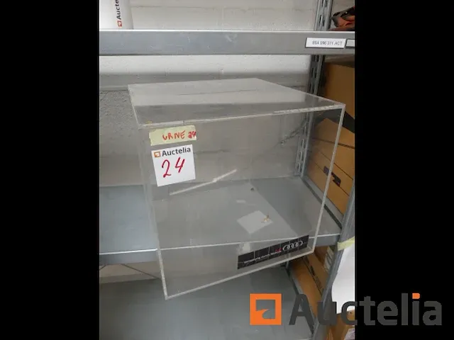 Audi urn in transparant plexiglas - afbeelding 2 van  2