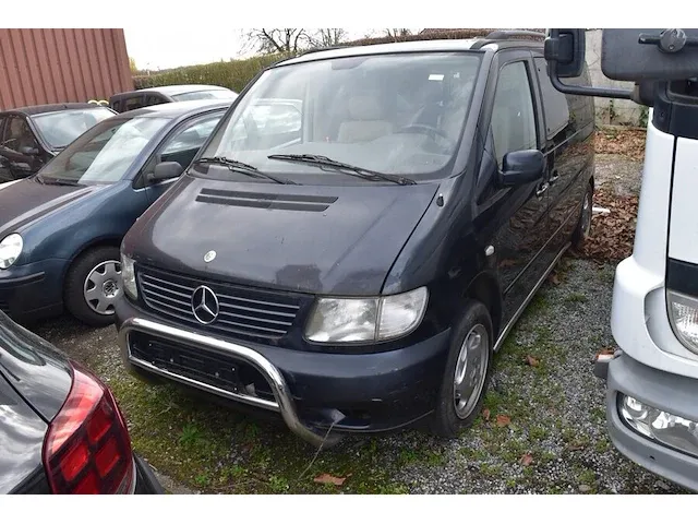 Auto dubbel gebruik mercedes viano v220cdi, type 638/2, variant ybf0, versie d4aab1, ch.nr. vsa63829413345784, bouwjaar 01.12.2000 (2 sleutels, boorddocumenten: inschrijvingsbewijs (verlopen), gelijkvormigheidsattest en schouwingsbewijs - afbeelding 1 van  33