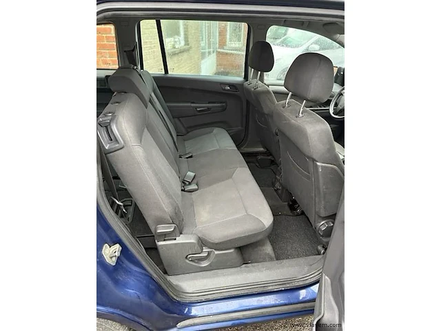 Auto dubbel gebruik - afbeelding 4 van  7