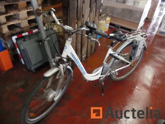 Auto, elektrische fietsen, vloerborstel