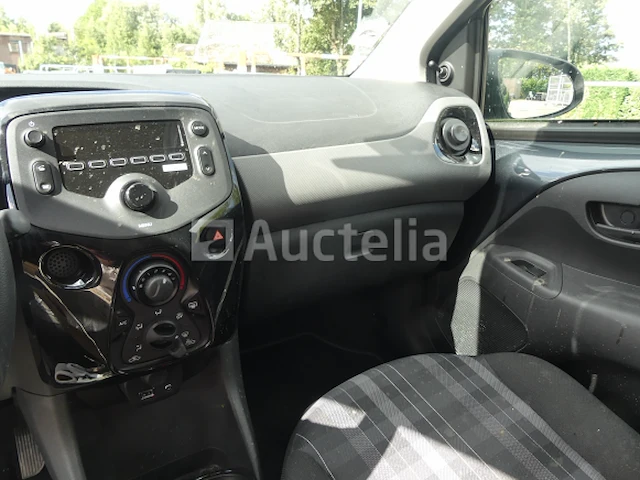 Auto (ingang op straat) (1.735km) peugeot 108 style 5 deurs(vin:vf3pscfbdjr245289) - afbeelding 2 van  16