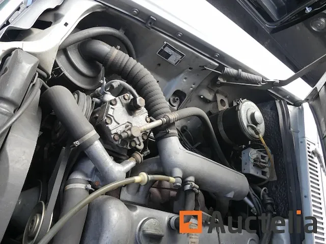 Auto oldtimer mercedes-benz 240d 115d 3.0 (116.118 1975 km) - afbeelding 3 van  21