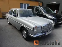 Auto oldtimer mercedes-benz 240d 115d 3.0 (116.118 1975 km)