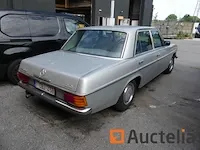 Auto oldtimer mercedes-benz 240d 115d 3.0 (116.118 1975 km) - afbeelding 15 van  21