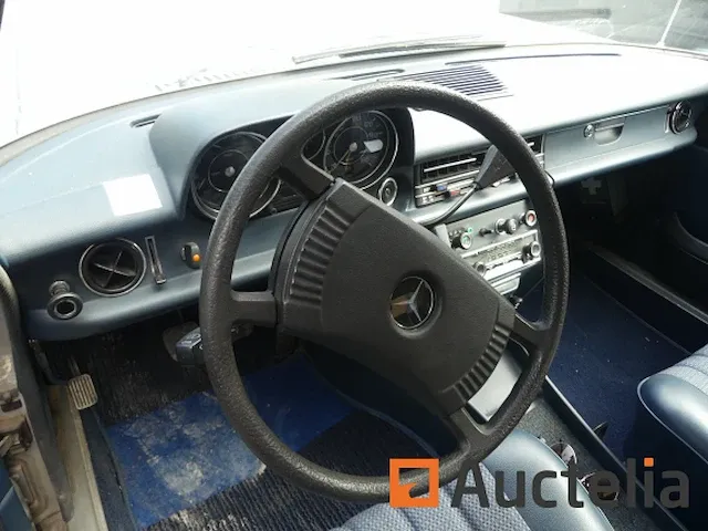 Auto oldtimer mercedes-benz 240d 115d 3.0 (116.118 1975 km) - afbeelding 17 van  21
