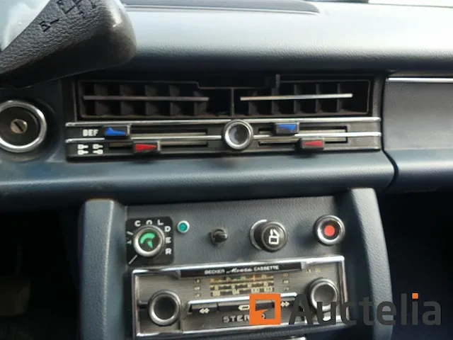 Auto oldtimer mercedes-benz 240d 115d 3.0 (116.118 1975 km) - afbeelding 19 van  21